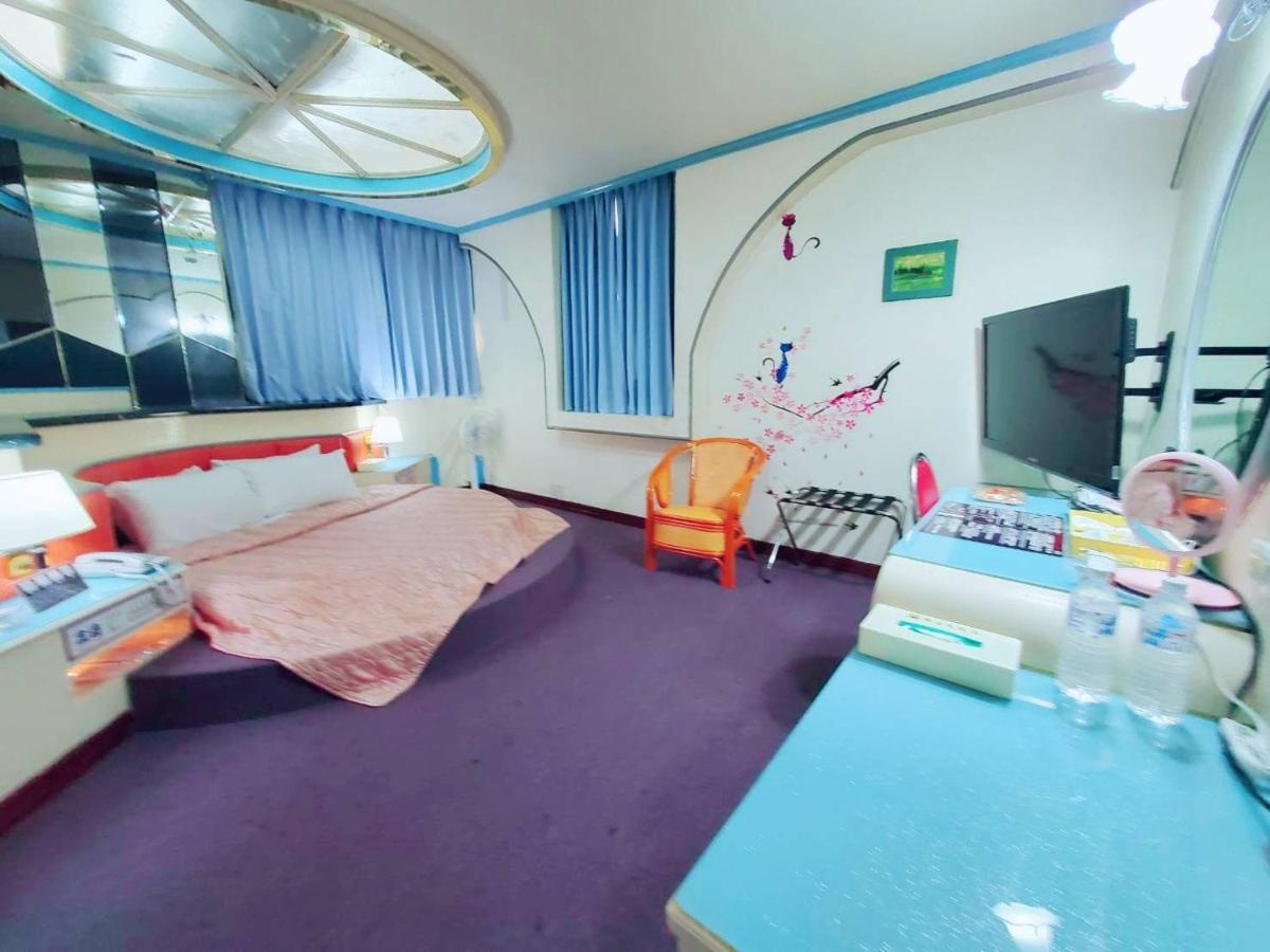 Hua Ku Hotel Тайнань Экстерьер фото