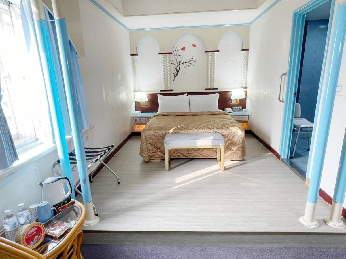 Hua Ku Hotel Тайнань Экстерьер фото
