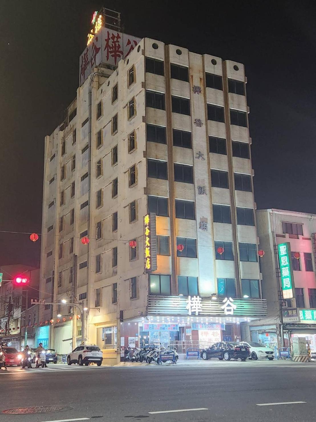 Hua Ku Hotel Тайнань Экстерьер фото