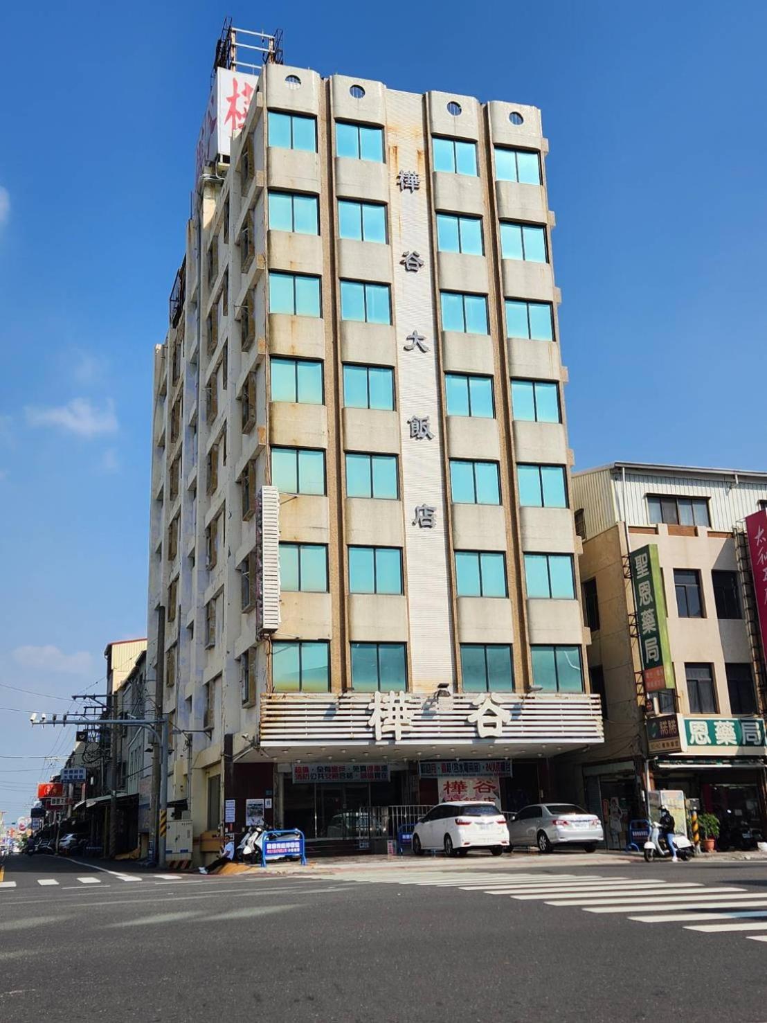 Hua Ku Hotel Тайнань Экстерьер фото