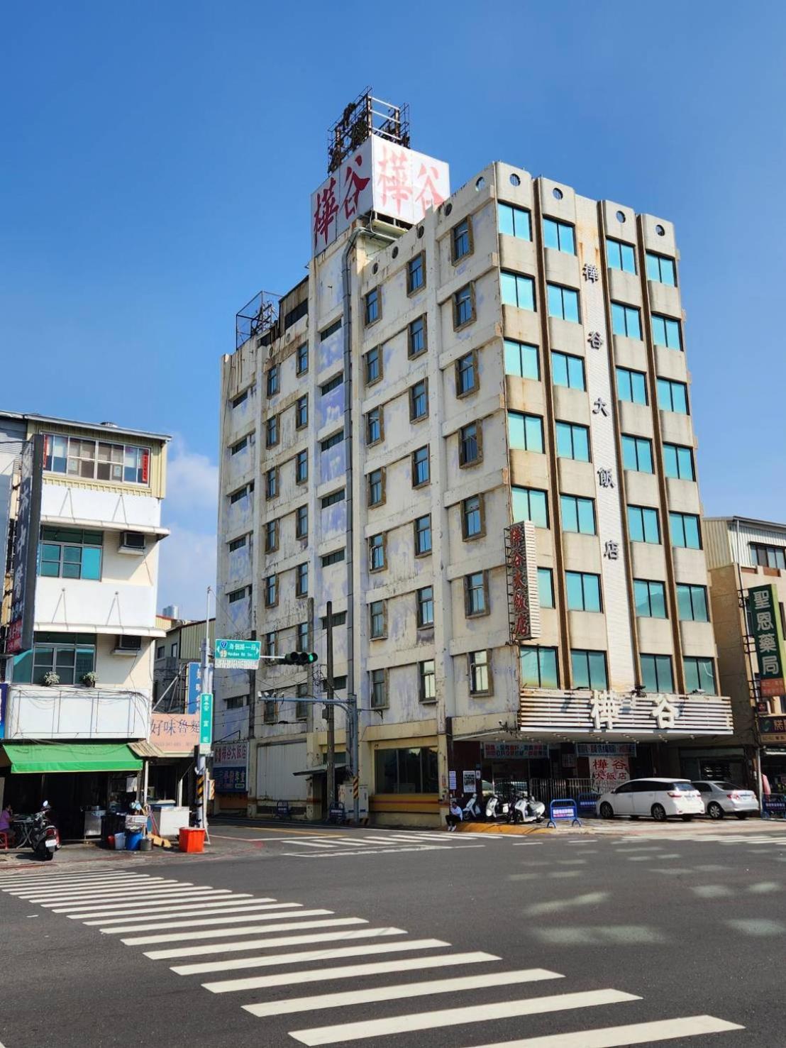 Hua Ku Hotel Тайнань Экстерьер фото
