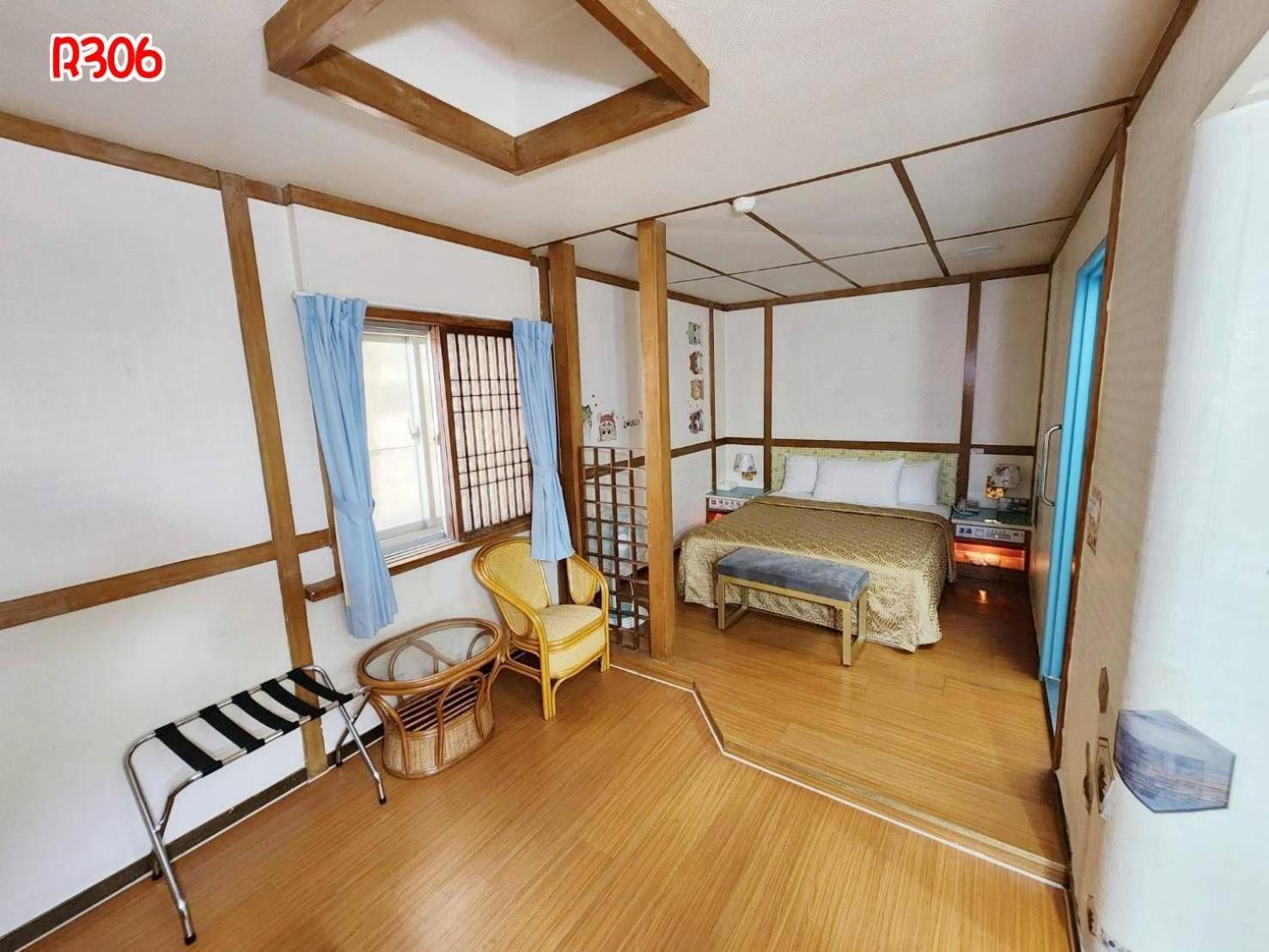 Hua Ku Hotel Тайнань Экстерьер фото